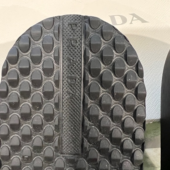 NEW Men’s PRADA Pool Slides - Picture 9 of 13